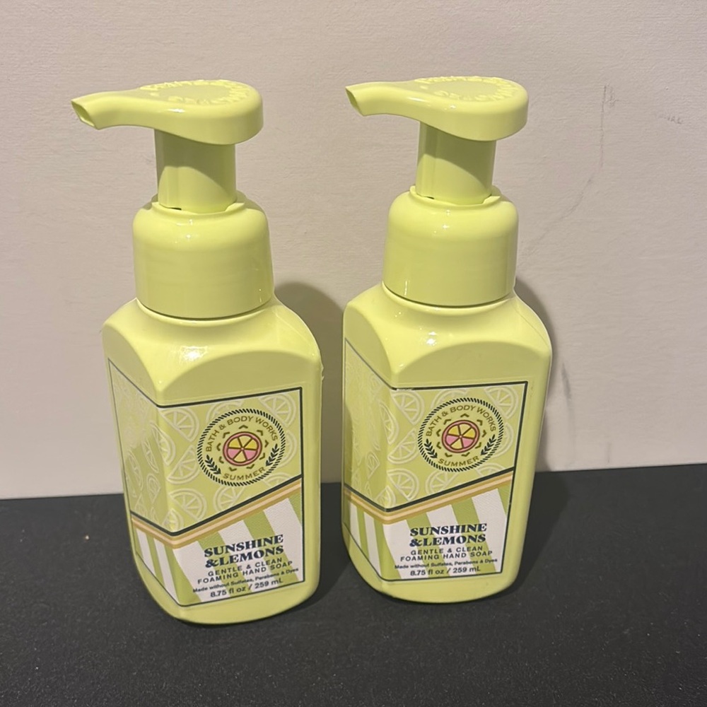 Bath & Body Works Sunshine & Lemons Foaming Hand Soap - Light Yellow